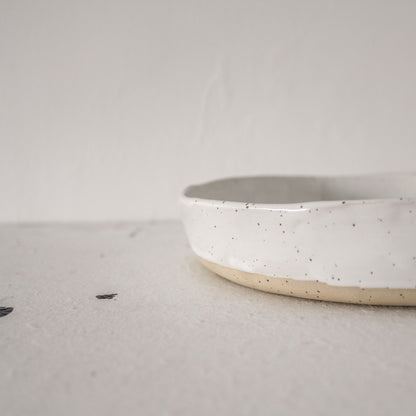 serving dish ~ speckled white